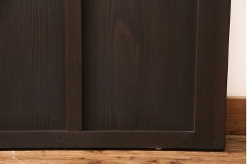 アンティークガラス戸3枚セットをリペア&カスタム!高さと幅をリサイズし、戸車・引手パーツを取り付け。本体を落ち着いた茶色に着色し仕上げ。(建具、引き戸)