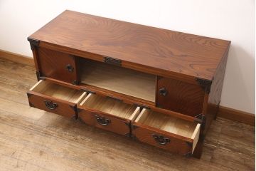 岩谷堂箪笥のローボードをリペア&カスタム!本体色に合わせた木製脚を取り付け。(テレビ台、テレビボード)