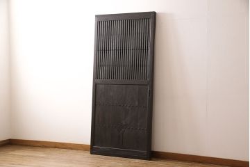 アンティーク蔵戸をリペア&カスタム!高さと幅をリサイズし、上下桟をフラットに加工。全体を濃い茶色に着色し、外部用塗装で仕上げ。(玄関戸、玄関ドア)