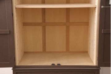 ワードローブをリペア&カスタム!可動式の棚板を取り付け、全体をダークブラウンにペイント。(洋服タンス)