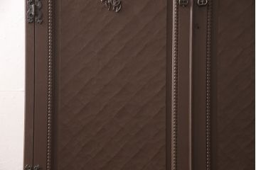 ワードローブをリペア&カスタム!可動式の棚板を取り付け、全体をダークブラウンにペイント。(洋服タンス)