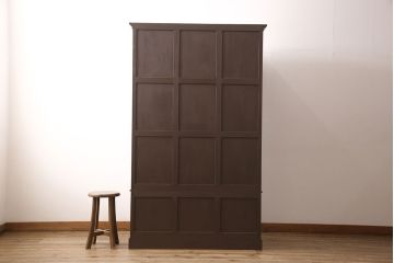ワードローブをリペア&カスタム!可動式の棚板を取り付け、全体をダークブラウンにペイント。(洋服タンス)
