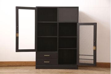 ガラス戸棚をリペア&カスタム!棚板を可動式に変更し、全体をマットブラックでペイント。(収納棚、キャビネット)