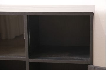 ガラス戸棚をリペア&カスタム!棚板を可動式に変更し、全体をマットブラックでペイント。(収納棚、キャビネット)