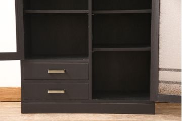 ガラス戸棚をリペア&カスタム!棚板を可動式に変更し、全体をマットブラックでペイント。(収納棚、キャビネット)