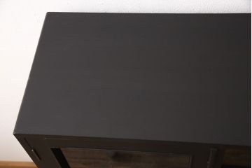 ガラス戸棚をリペア&カスタム!棚板を可動式に変更し、全体をマットブラックでペイント。(収納棚、キャビネット)