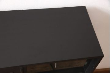 ガラス戸棚をリペア&カスタム!棚板を可動式に変更し、全体をマットブラックでペイント。(収納棚、キャビネット)