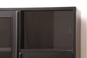 ガラス戸棚をリペア&カスタム!棚板を可動式に変更し、全体をマットブラックでペイント。(収納棚、キャビネット)