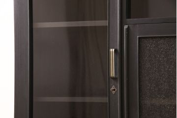 ガラス戸棚をリペア&カスタム!棚板を可動式に変更し、全体をマットブラックでペイント。(収納棚、キャビネット)