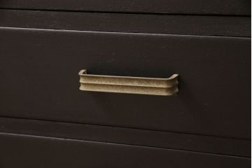 ガラス戸棚をリペア&カスタム!棚板を可動式に変更し、全体をマットブラックでペイント。(収納棚、キャビネット)