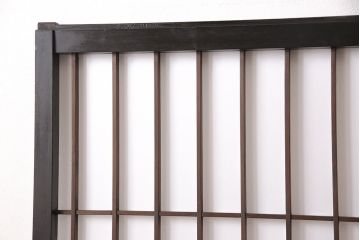 障子戸3枚をリペア&カスタム!幅をリサイズし、ガラスを麻の葉ガラスに変更。腰板裏面と格子のみこげ茶に着色し、ツートンカラーに。(引き戸、額入障子)