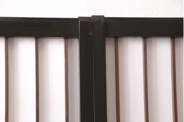 障子戸3枚をリペア&カスタム!幅をリサイズし、ガラスを麻の葉ガラスに変更。腰板裏面と格子のみこげ茶に着色し、ツートンカラーに。(引き戸、額入障子)