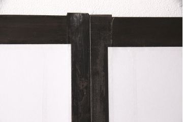 障子戸3枚をリペア&カスタム!幅をリサイズし、ガラスを麻の葉ガラスに変更。腰板裏面と格子のみこげ茶に着色し、ツートンカラーに。(引き戸、額入障子)