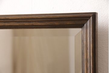 ウォールミラーの見た目を変えずに綺麗にリペア!鏡を交換し、背面に壁掛け用の金具とチェーンを取り付け。(壁掛け鏡)