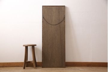ウォールミラーの見た目を変えずに綺麗にリペア!鏡を交換し、背面に壁掛け用の金具とチェーンを取り付け。(壁掛け鏡)