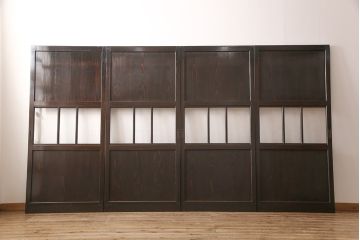 帯戸4枚セットをリペア&カスタム!高さと幅をリサイズし、ガラスを麻の葉ガラスに交換。引手を取り付け、全体を濃い茶色に着色し仕上げ。(引き戸)