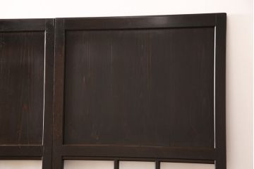 帯戸4枚セットをリペア&カスタム!高さと幅をリサイズし、ガラスを麻の葉ガラスに交換。引手を取り付け、全体を濃い茶色に着色し仕上げ。(引き戸)