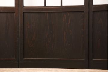 帯戸4枚セットをリペア&カスタム!高さと幅をリサイズし、ガラスを麻の葉ガラスに交換。引手を取り付け、全体を濃い茶色に着色し仕上げ。(引き戸)