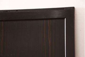 帯戸4枚セットをリペア&カスタム!高さと幅をリサイズし、ガラスを麻の葉ガラスに交換。引手を取り付け、全体を濃い茶色に着色し仕上げ。(引き戸)