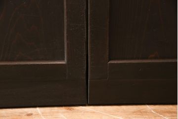 帯戸4枚セットをリペア&カスタム!高さと幅をリサイズし、ガラスを麻の葉ガラスに交換。引手を取り付け、全体を濃い茶色に着色し仕上げ。(引き戸)
