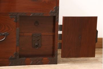 庄内箪笥の見た目を変えずに綺麗にリペア!天板を内側から補強。(重ねタンス、衣装箪笥、引き出し)