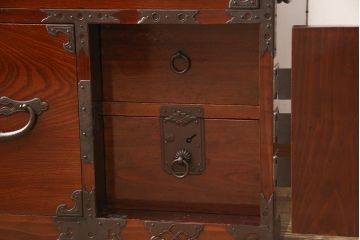 庄内箪笥の見た目を変えずに綺麗にリペア!天板を内側から補強。(重ねタンス、衣装箪笥、引き出し)