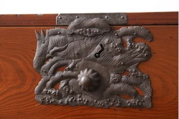 庄内箪笥の見た目を変えずに綺麗にリペア!天板を内側から補強。(重ねタンス、衣装箪笥、引き出し)