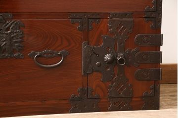 庄内箪笥の見た目を変えずに綺麗にリペア!天板を内側から補強。(重ねタンス、衣装箪笥、引き出し)