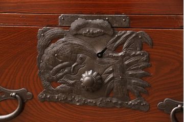庄内箪笥の見た目を変えずに綺麗にリペア!天板を内側から補強。(重ねタンス、衣装箪笥、引き出し)