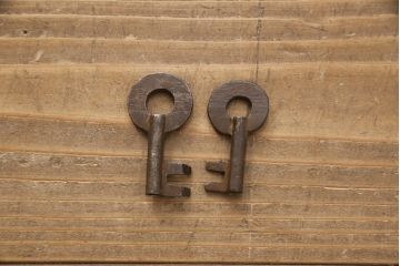 庄内箪笥の見た目を変えずに綺麗にリペア!天板を内側から補強。(重ねタンス、衣装箪笥、引き出し)