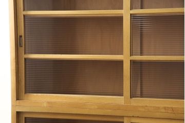 ガラス戸棚をリペア&カスタム!木製脚を取り付け、引き戸に戸車を追加。(キャビネット、食器棚)