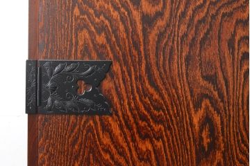 岩谷堂箪笥のワードローブをリペア&カスタム!内部のハンガーポールを取り外し、棚板を取り付けてキャビネットにリメイク。(収納棚、戸棚)