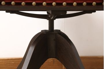 回転イスをリペア&カスタム!クッション座面を張り、木部は濃い茶色に着色し仕上げ。(ドクターチェア、アームチェア)