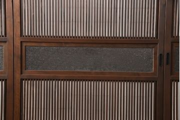 裏障子付き格子戸4枚をリペア&カスタム!高さと幅をリサイズし、上下の桟はフラットにし戸車を取り付け。本体をダークブラウンに着色し仕上げ。(引き戸、障子戸)