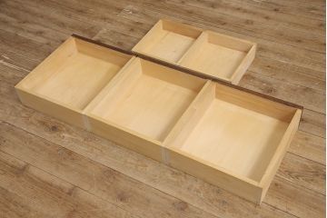 北海道民芸家具のローテーブルをリペア&カスタム!台輪と配線用穴を追加し、テレビ台にリメイク。引き戸にチェッカーガラスを使用。(テレビボード、戸棚)