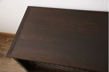 北海道民芸家具のローテーブルをリペア&カスタム!台輪と配線用穴を追加し、テレビ台にリメイク。引き戸にチェッカーガラスを使用。(テレビボード、戸棚)