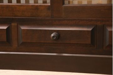 北海道民芸家具のローテーブルをリペア&カスタム!台輪と配線用穴を追加し、テレビ台にリメイク。引き戸にチェッカーガラスを使用。(テレビボード、戸棚)