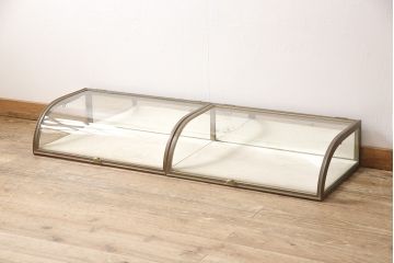 フランスアンティークのRガラス卓上ショーケースの見た目を変えずに綺麗にリペア!(店舗什器、ガラスケース)