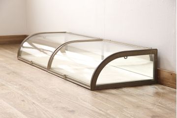 フランスアンティークのRガラス卓上ショーケースの見た目を変えずに綺麗にリペア!(店舗什器、ガラスケース)
