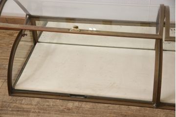 フランスアンティークのRガラス卓上ショーケースの見た目を変えずに綺麗にリペア!(店舗什器、ガラスケース)