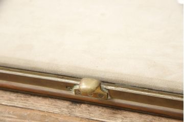 フランスアンティークのRガラス卓上ショーケースの見た目を変えずに綺麗にリペア!(店舗什器、ガラスケース)