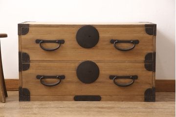 和製アンティークの衣装箪笥をリペア&カスタム!ストリップド(塗装剥離)して蜜蝋ワックスで仕上げ。(ローチェスト、引き出し)