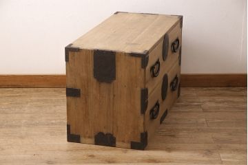 和製アンティークの衣装箪笥をリペア&カスタム!ストリップド(塗装剥離)して蜜蝋ワックスで仕上げ。(ローチェスト、引き出し)