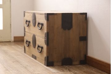 和製アンティークの衣装箪笥をリペア&カスタム!ストリップド(塗装剥離)して蜜蝋ワックスで仕上げ。(ローチェスト、引き出し)