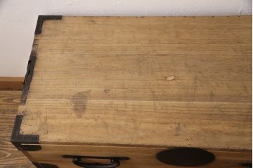 和製アンティークの衣装箪笥をリペア&カスタム!ストリップド(塗装剥離)して蜜蝋ワックスで仕上げ。(ローチェスト、引き出し)