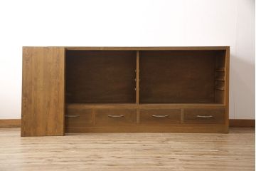 昭和中期の収納棚をリペア&カスタム!ガラスをクリーニングし、内部は棚板を追加。全体を1トーン落ち着いた色味に着色し仕上げ。(ガラス戸棚、収納棚)