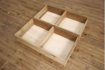 昭和中期の収納棚をリペア&カスタム!ガラスをクリーニングし、内部は棚板を追加。全体を1トーン落ち着いた色味に着色し仕上げ。(ガラス戸棚、収納棚)