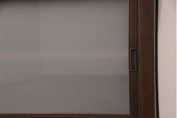 和製アンティークのガラス戸棚をリペア&カスタム!引き戸のガラスをすりガラスに変更し、天板と木製脚を取り付け。(サイドボード、キャビネット)
