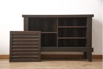 重ね水屋箪笥の下段をリペア&カスタム!棚板と足を取り付け、サイドボードにリメイク。(サイドキャビネット)