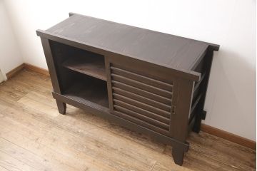 重ね水屋箪笥の下段をリペア&カスタム!棚板と足を取り付け、サイドボードにリメイク。(サイドキャビネット)